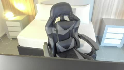 M A R Y L I N online show from April 2026 07:58:01 PM