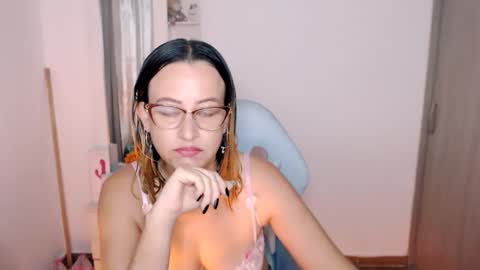 Snapshot of maryline_w chatting on April 2026 01:25:01 AM maryline online show from April 2026 01:25:01 AM