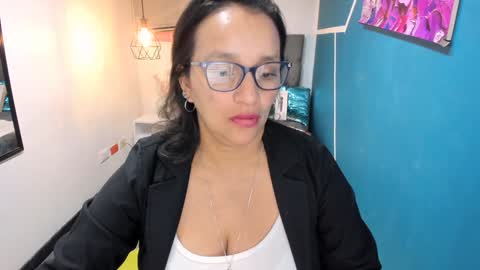 Snapshot of marylinmilf chatting on December 2024 10:56:02 PM Marylin online show from December 2024 10:56:02 PM