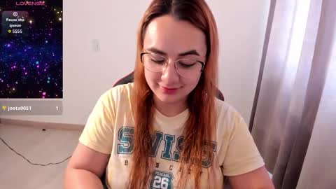 Dulce Maria online show from November 2025 03:38:02 PM