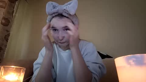 Hi My name is Elina Im 18 years old. online show from September 2025 07:19:02 AM