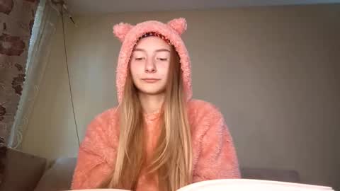 Hi My name is Elina Im 18 years old. online show from September 2025 07:08:01 AM