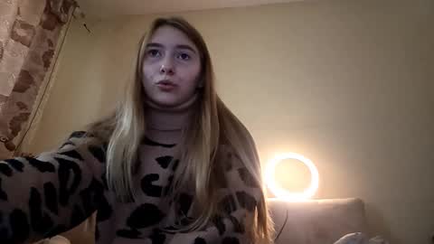 Hi My name is Elina Im 18 years old. online show from September 2025 06:46:02 AM