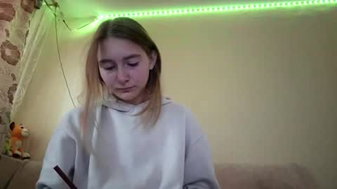 Hi My name is Elina Im 18 years old. online show from September 2025 06:37:01 AM
