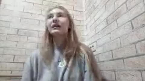 Hi My name is Elina Im 18 years old. online show from September 2025 10:28:01 AM