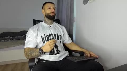 masculineguy69 online show from October 2025 06:35:02 AM