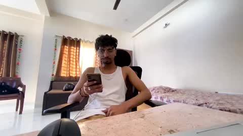Snapshot of maskboyz2004 chatting on February 2025 03:28:01 AM Mask Boy online show from February 2025 03:28:01 AM