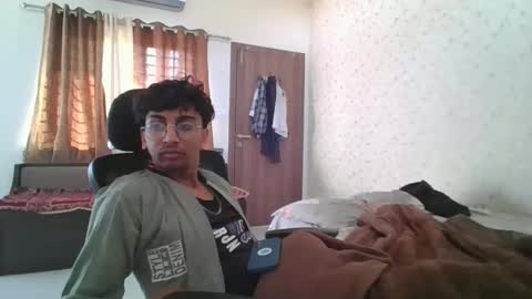 Mask Boy online show from December 2025 04:00:02 AM