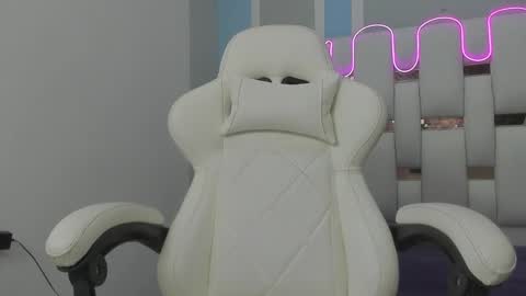 Scarlet  online show from December 2025 07:20:01 PM