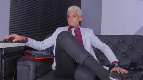 I am Massimo online show from December 2025 11:34:02 PM