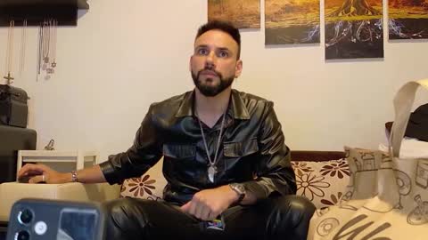 Snapshot of master_roberto333 chatting on May 2026 10:06:01 PM SIR online show from May 2026 10:06:01 PM