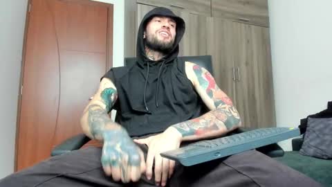 steven  online show from November 2025 09:25:02 PM