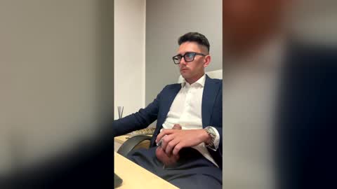 Snapshot of masterboss_fl chatting on May 2026 11:40:01 AM Master Boss online show from May 2026 11:40:01 AM
