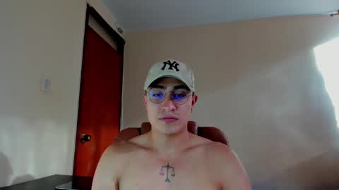 Snapshot of masterfiterotic chatting on February 2025 09:29:02 PM masterfiterotic online show from February 2025 09:29:02 PM