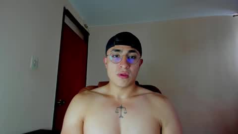 Snapshot of masterfiterotic chatting on February 2025 08:02:02 PM masterfiterotic online show from February 2025 08:02:02 PM