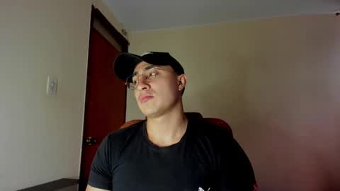 Snapshot of masterfiterotic chatting on February 2025 10:33:01 PM masterfiterotic online show from February 2025 10:33:01 PM