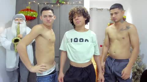 Snapshot of masters_sexx chatting on December 2024 02:33:02 PM Team Cris Darwin- Fernando- Stiven- David online show from December 2024 02:33:02 PM