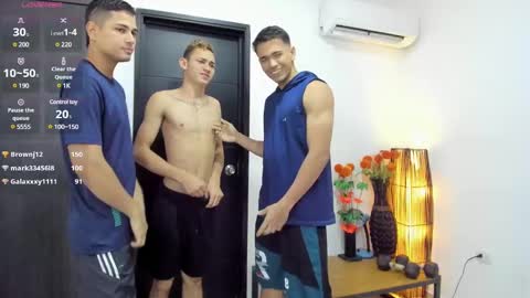 Snapshot of masters_sexx chatting on March 2025 02:34:02 PM Team Cris Darwin- Fernando- Stiven- David online show from March 2025 02:34:02 PM