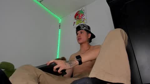 mateo_escobar online show from December 2025 06:30:02 AM