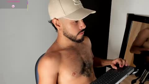 Snapshot of mateobaer_ chatting on May 2026 07:58:01 AM Mateo Baer online show from May 2026 07:58:01 AM