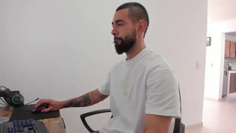 Snapshot of matheusbeard2 chatting on October 2025 07:48:02 PM Matheus online show from October 2025 07:48:02 PM