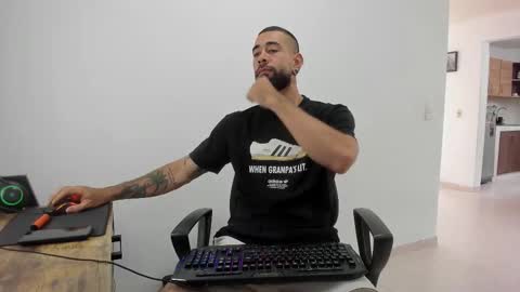 Matheus     online show from November 2025 04:31:02 PM