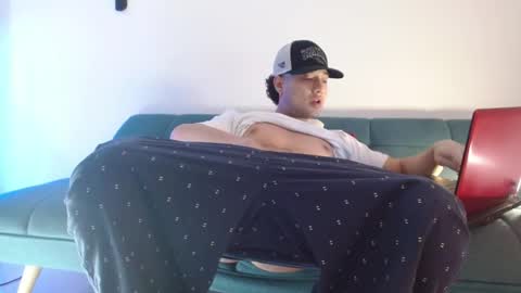 STRURIBE ON INSTAGRAM online show from January 2026 06:57:01 PM