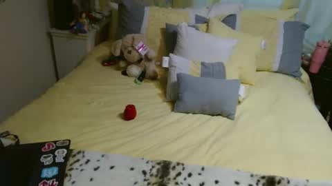 mathislauraashley2023 online show from June 2026 06:57:01 PM