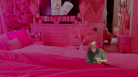 Snapshot of matrixprincess chatting on October 2025 09:30:01 PM MOLLY MILLS online show from October 2025 09:30:01 PM