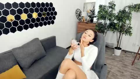 Kate online show from December 2025 09:05:02 AM