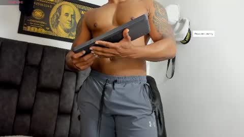 Snapshot of matt_rodriguez92 chatting on July 2026 10:43:01 AM matt rodriguez92 online show from July 2026 10:43:01 AM