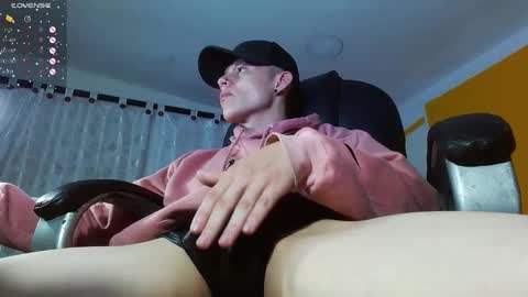 Snapshot of matthewboy_ chatting on February 2025 12:25:02 PM MatthewBoy online show from February 2025 12:25:02 PM