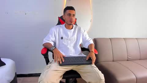 Matthew online show from December 2025 06:14:01 PM