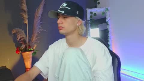 mattias     online show from October 2025 02:37:02 PM