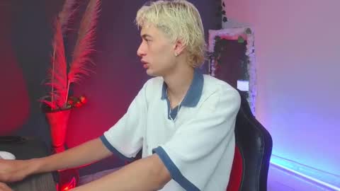 mattias     online show from October 2025 04:55:01 AM