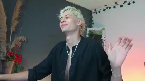 mattias     online show from October 2025 11:16:01 PM