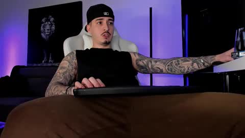 Snapshot of mattytwink69 chatting on November 2025 09:46:02 PM Matt online show from November 2025 09:46:02 PM