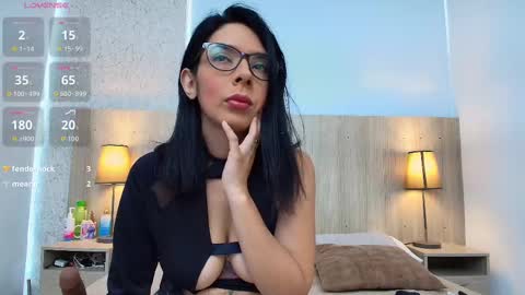 mature_eva online show from October 2025 11:18:02 AM