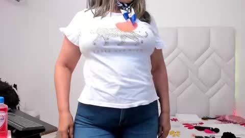 ISABEL online show from October 2025 08:59:01 PM