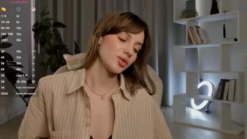 Lucy online show from September 2025 03:17:02 AM