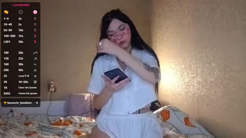 Mia online show from February 2026 08:22:01 AM