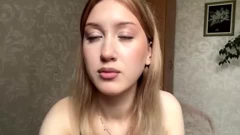 Snapshot of maudiesikes chatting on July 2026 10:11:02 AM Mia online show from July 2026 10:11:02 AM