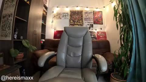 Snapshot of max_greenn chatting on October 2025 01:41:02 AM Max Follow me IGX hereismaxx online show from October 2025 01:41:02 AM