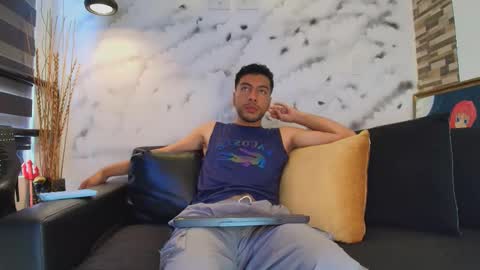 Max Hornye online show from March 2026 07:19:01 PM