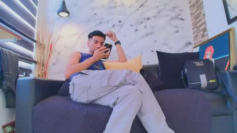 Max Hornye online show from April 2026 06:45:01 PM