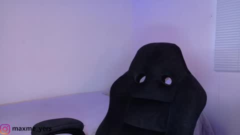 max_meyer online show from October 2025 10:21:02 PM