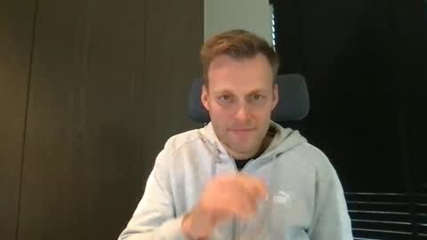 Max take off clothes online show from November 2025 10:17:02 AM