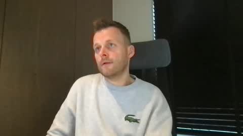 Max take off clothes online show from February 2026 08:10:01 AM