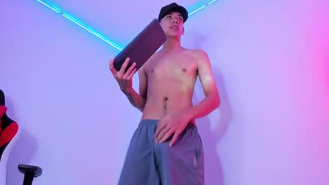 Max online show from November 2025 06:39:01 PM