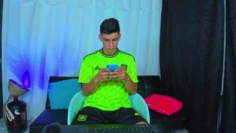 MAX     online show from January 2025 07:14:01 AM